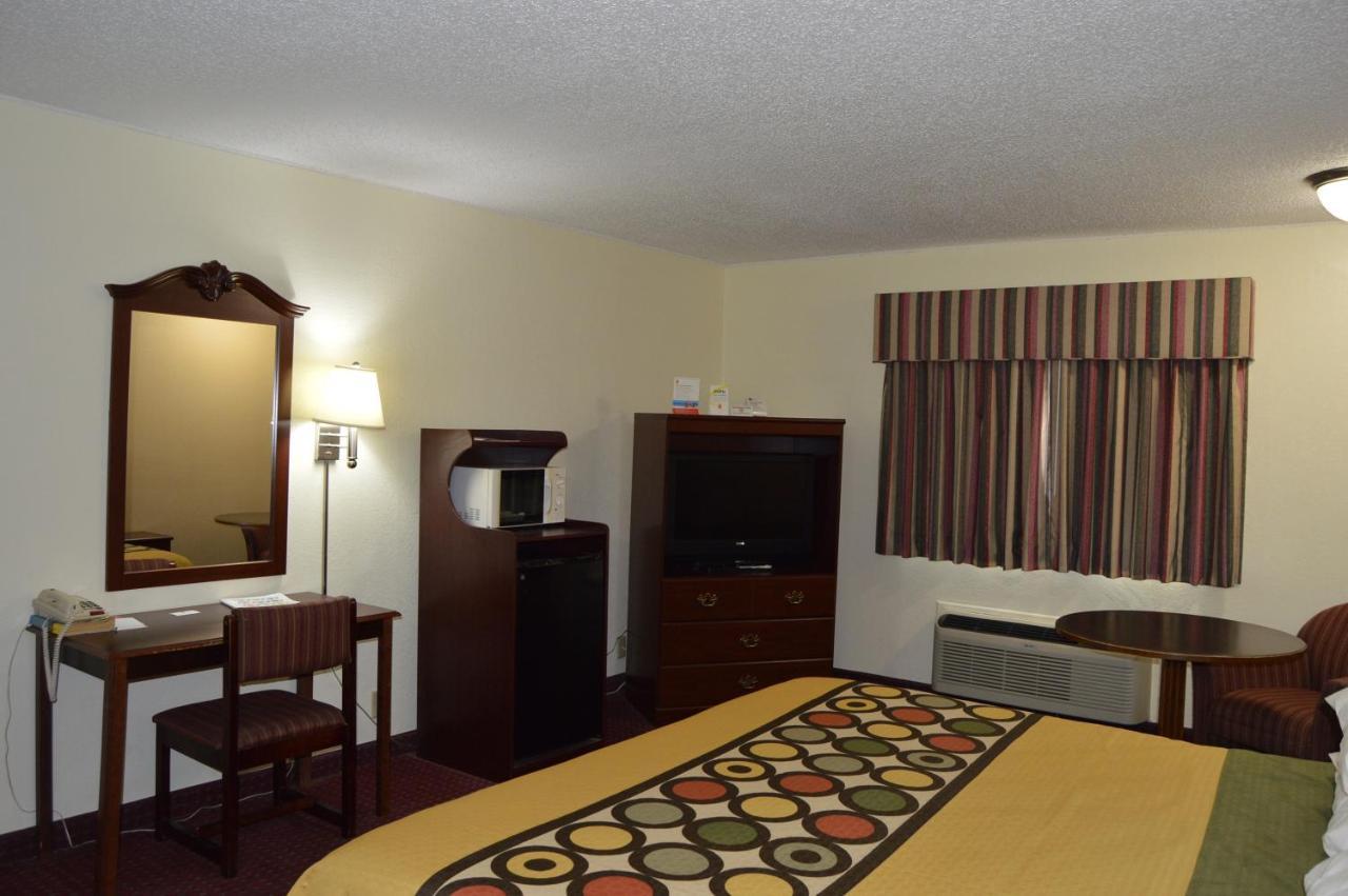 Super 8 By Wyndham Clinton Hotel Bilik gambar