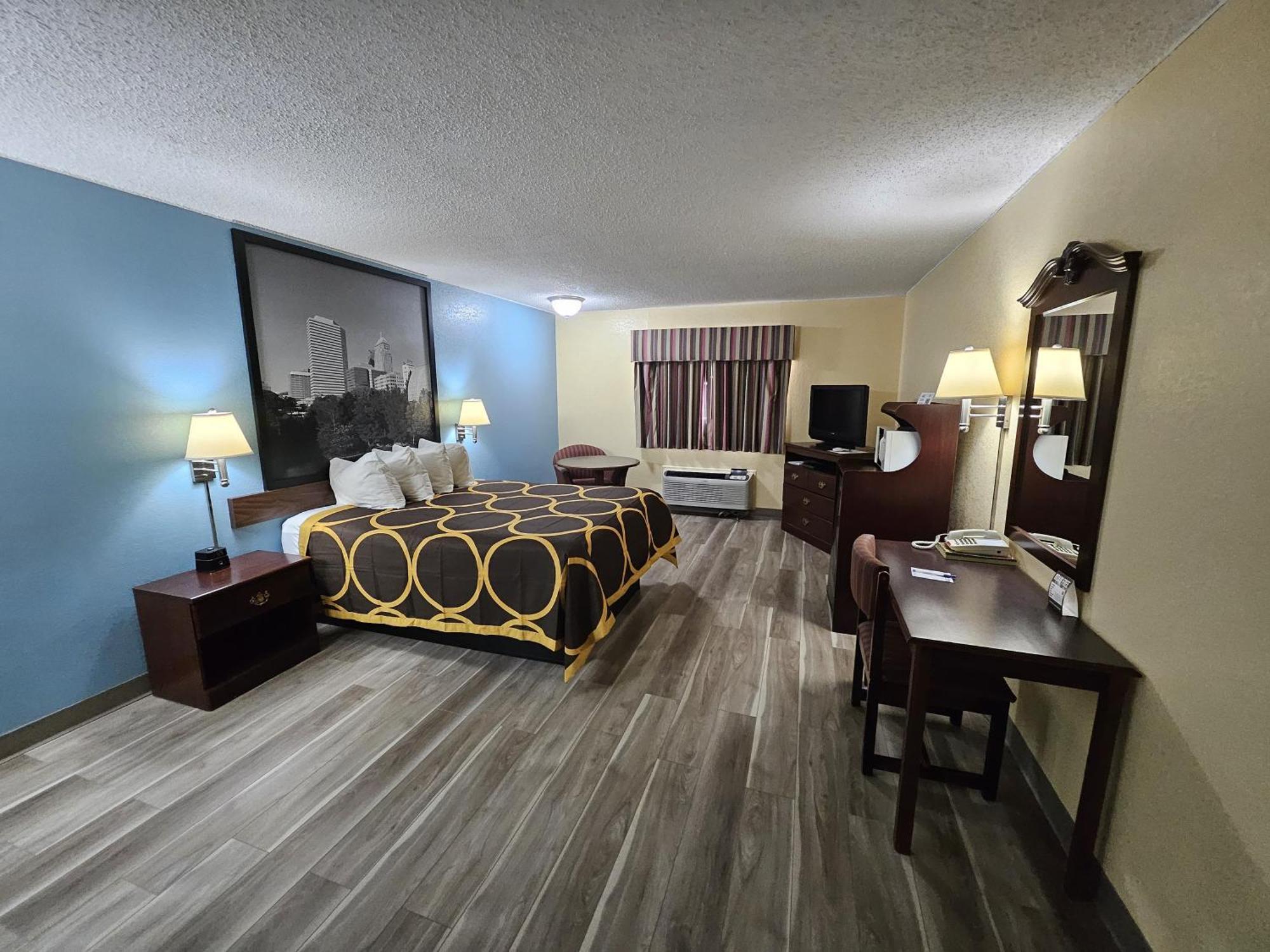 Super 8 By Wyndham Clinton Hotel Luaran gambar